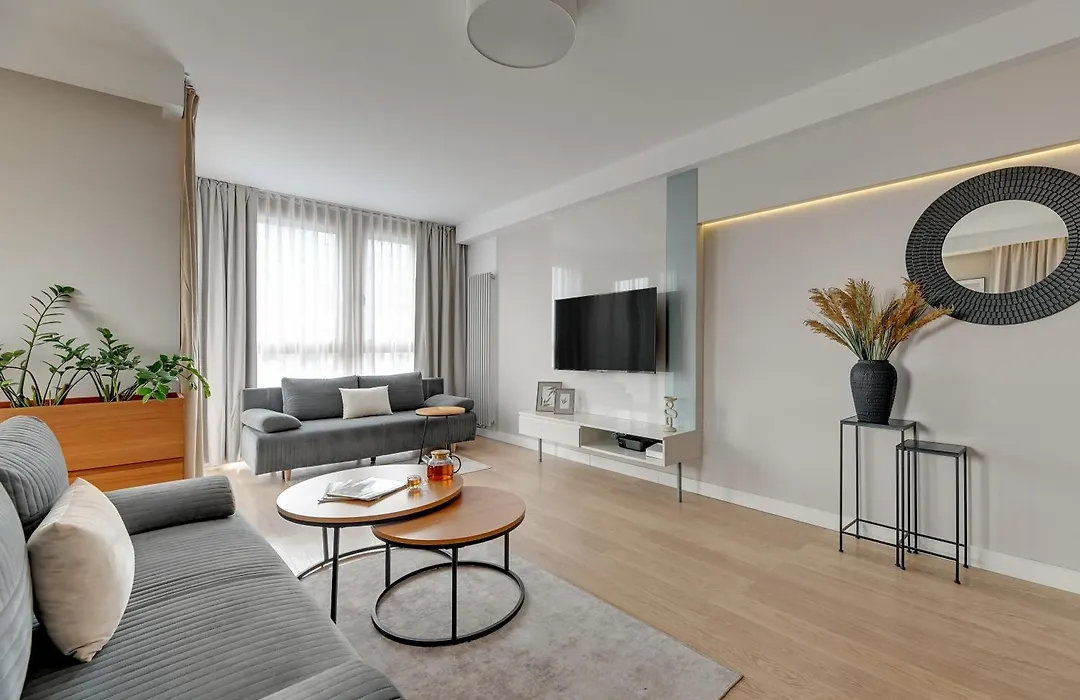 Aura - Riverside & Parking By Downtown Apartments-1